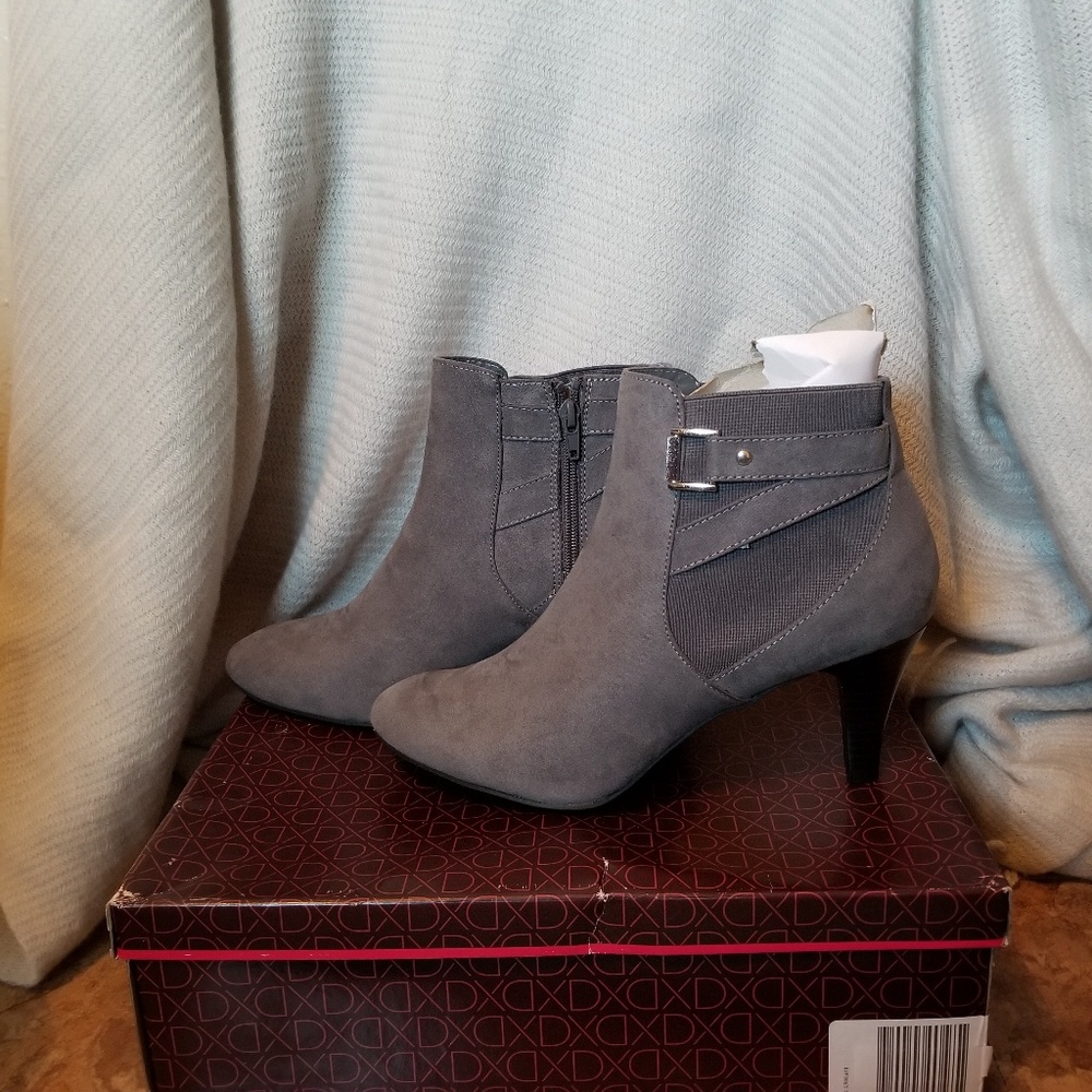  Dexflex Comfort Gray Ankle Boots Heels size 10